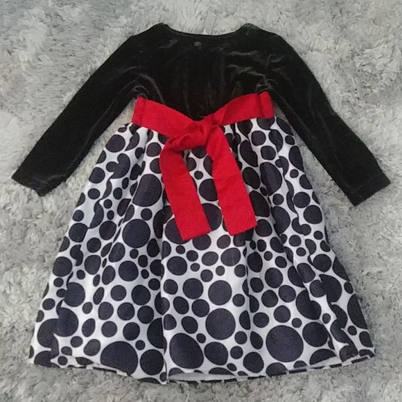 Beautiful Girls Dress! - Picture 3 of 6